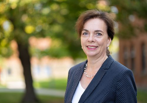 Prof. Dr. Astrid von Blumenthal – Professorin Nachhaltige Ingenieurwissenschaften (NIW) / Studienfachberatung Nachhaltige Ingenieurwissenschaften (NIW) / Vorsitzende Prüfungskommission Nachhaltige Ingenieurwissenschaften (NIW) / Praktikumsbeauftragte Nachhaltige Ingenieurwissenschaften (