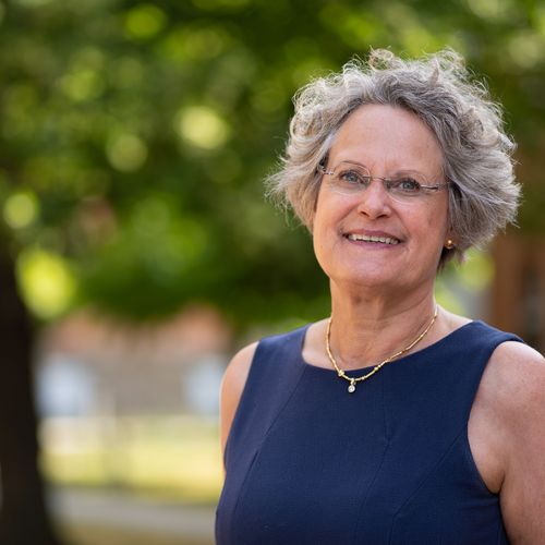 Dr. Esther Schnetz – Kanzlerin