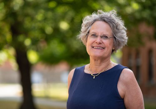 Dr. Esther Schnetz – Kanzlerin