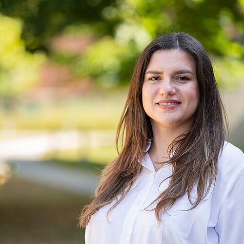 Julia Burkut – Fakultätsassistentin Wirtschaft