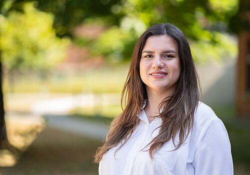 Julia Burkut – Fakultätsassistentin Wirtschaft