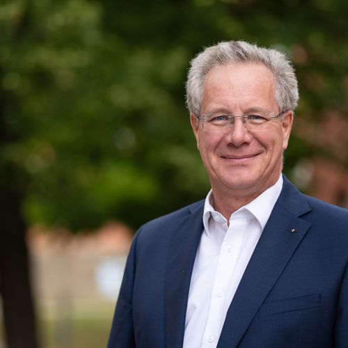 Prof. Dr. Constantin May – Academic Director Hochschulinstitut Centre for Excellence in Total Productive Management (CETPM)