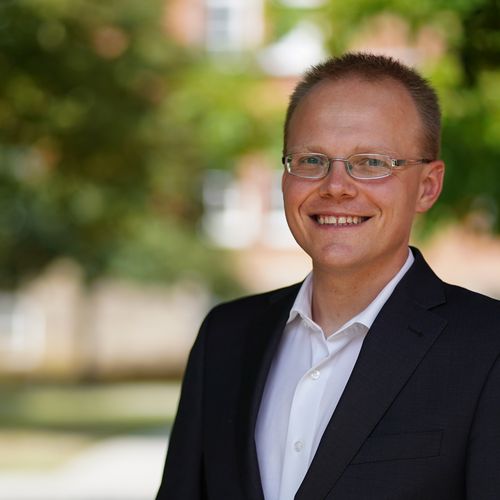 Prof. Dr. Patrick Gröner – Studiengangsleiter Angewandte Wirtschafts- und Medienpsychologie (AWM)