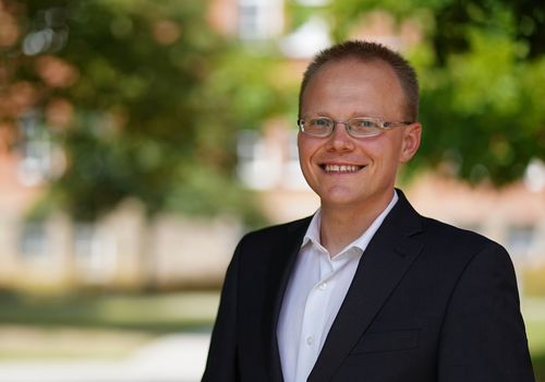 Prof. Dr. Patrick Gröner – Studiengangsleiter Angewandte Wirtschafts- und Medienpsychologie (AWM)